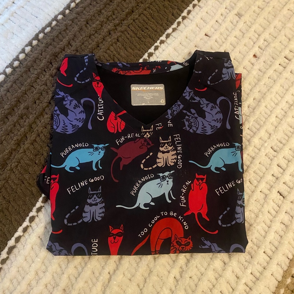 Skechers by Barco Breeze Women's 3-Pocket STRETCH V-Neck Scrub Top